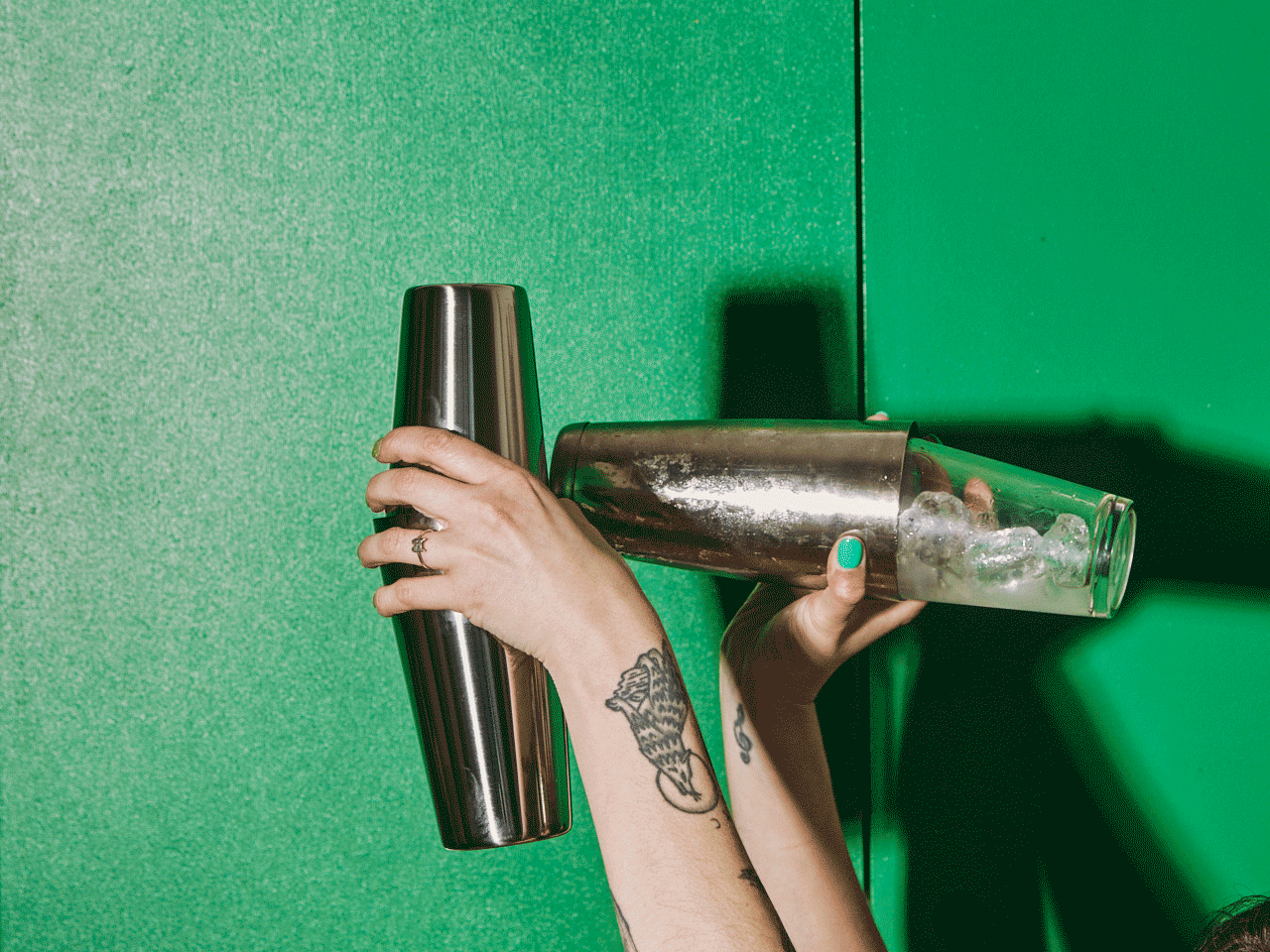 The double cocktail shake in action