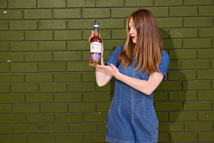 hannah with bottle of Tomintoul 