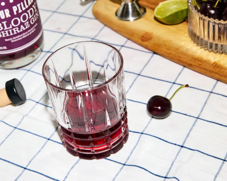 5 Best Ways to Mix & Drink Four Pillars Bloody Shiraz Gin Dan's Daily