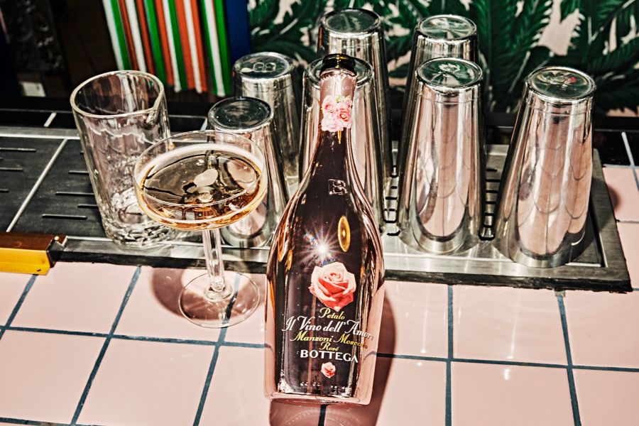 Bottega Pink Moscato bottle