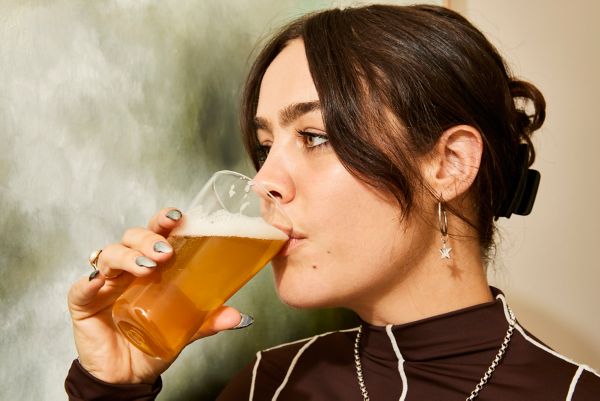  Great beers deserve a tasting. Here’s what you need to know about holding one with your pals. 
