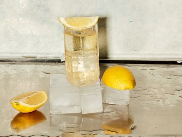 How to Choose the Right Ice for Your Cocktail? (Perfect Shape