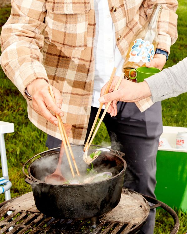 Pippis cooking in pot and lo-fi wine bottle