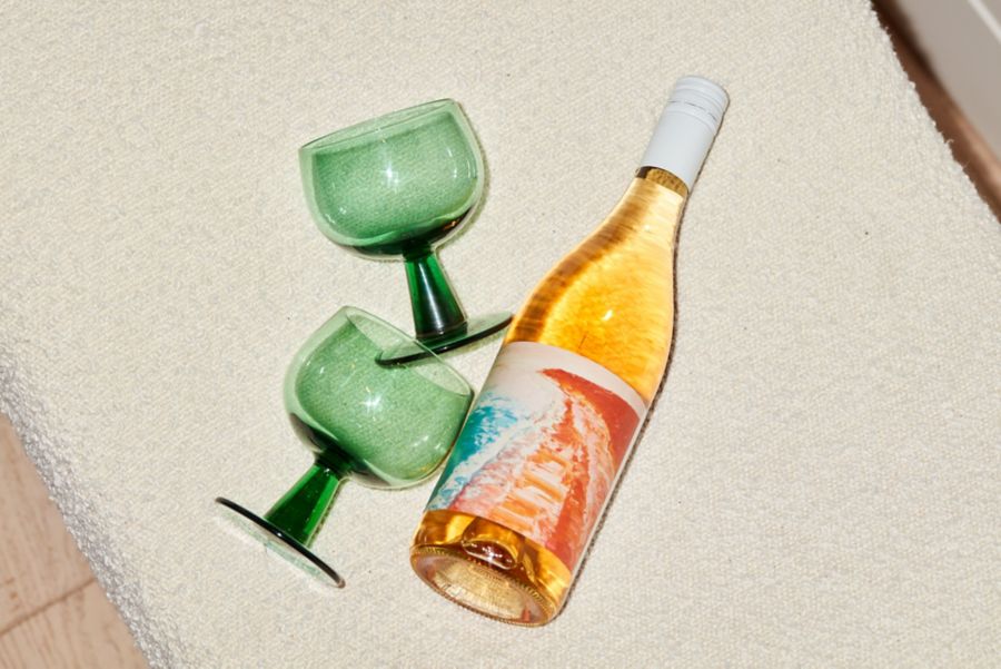 Serafino Orenji Project White Blend has striking artwork on the label