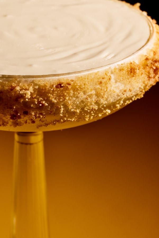 The biscuit rim completes the Lemon Meringue Pie'tini 