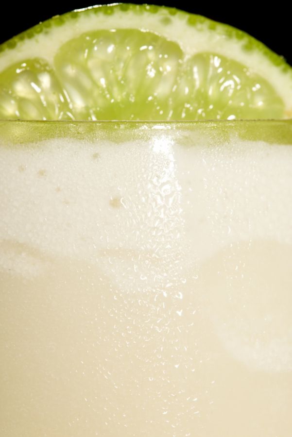 The garnishes make the Limonada de Coco cocktail