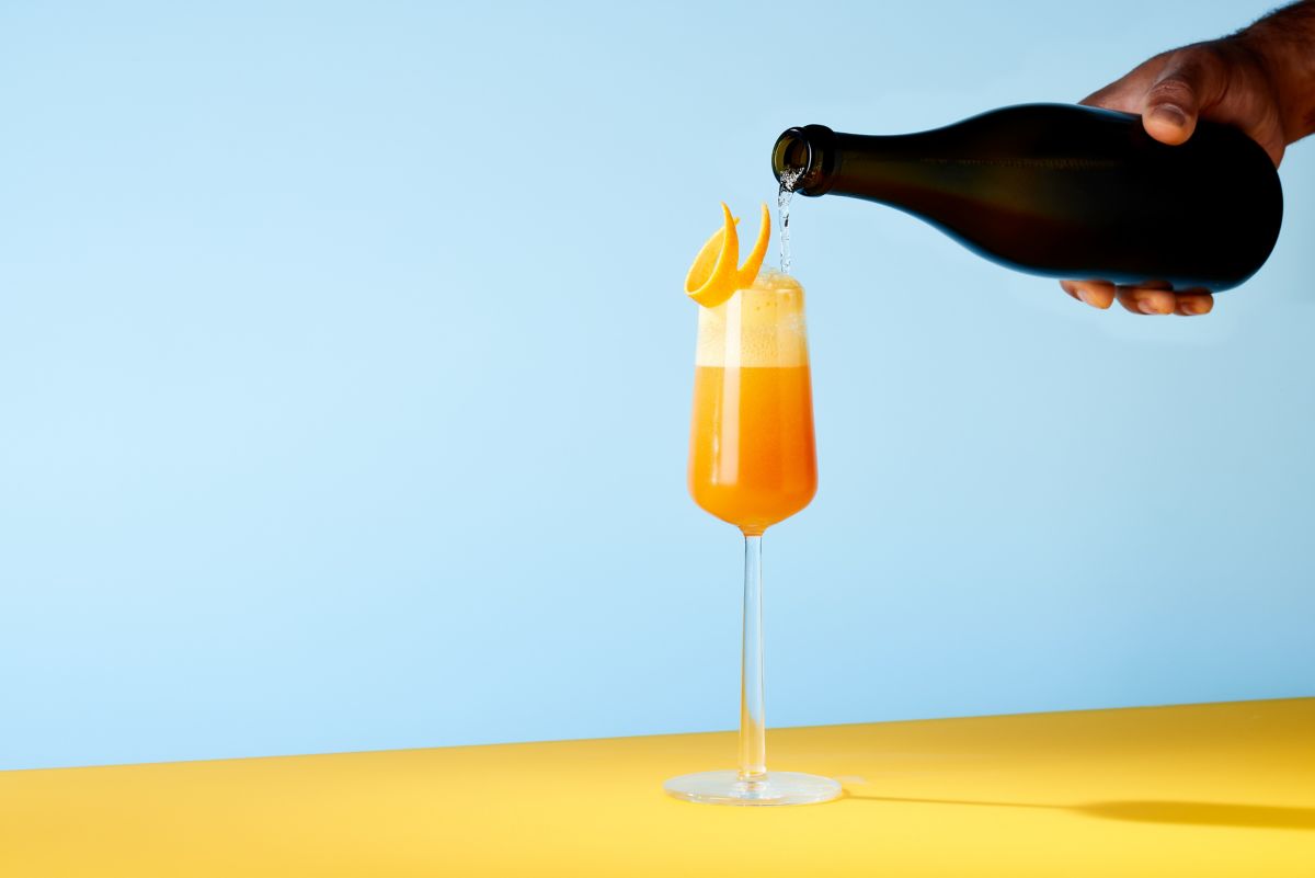 Adding more sparkling wine to the Amaretto Fizz 