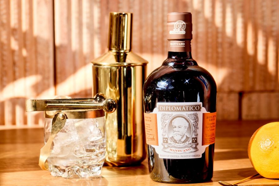 A bottle of Mantuano Rum with a glass of ice