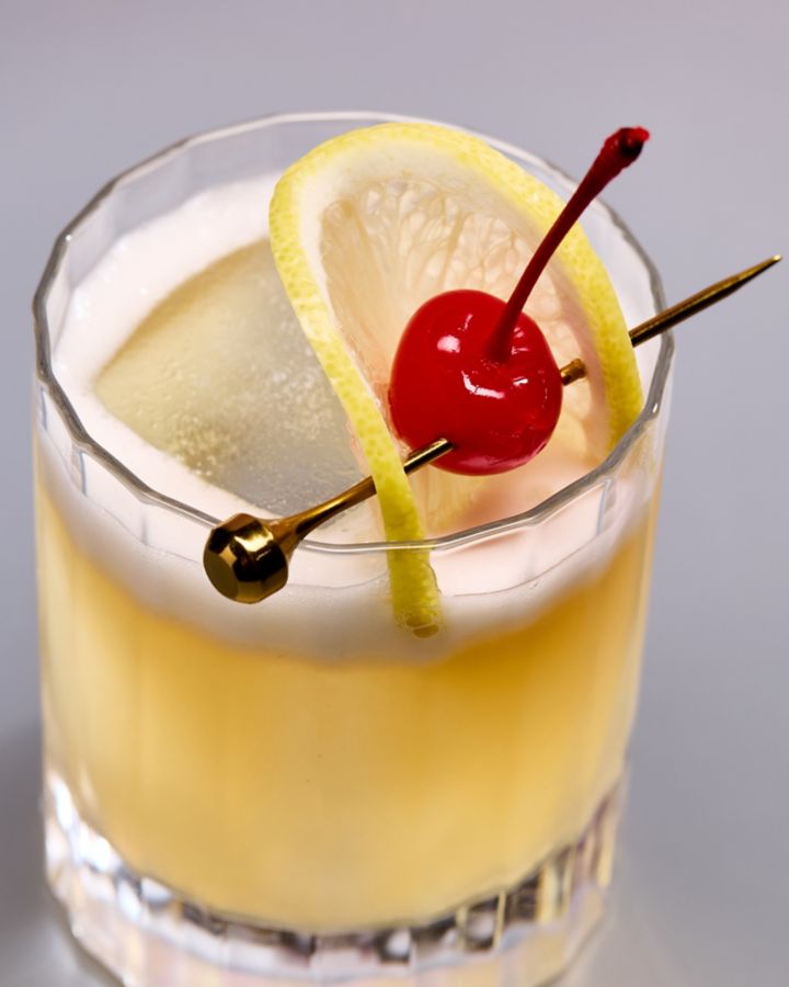 Looking down on the Brandy Sour cocktail