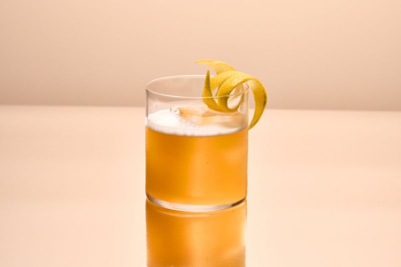 Best Classic Gin Fizz Cocktail Recipe (Easy Sweet & Sour Drink) Dan's