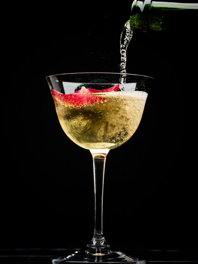 Sparkling wine topping up the absinthe-based cocktail, Death in the Afternoon 