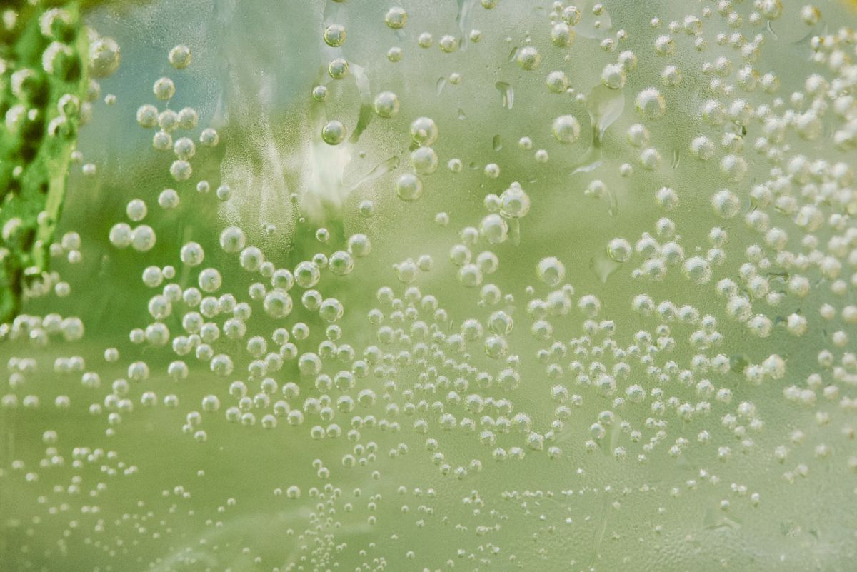 The bubbles up close in the Limoncello Hugo Spritz 