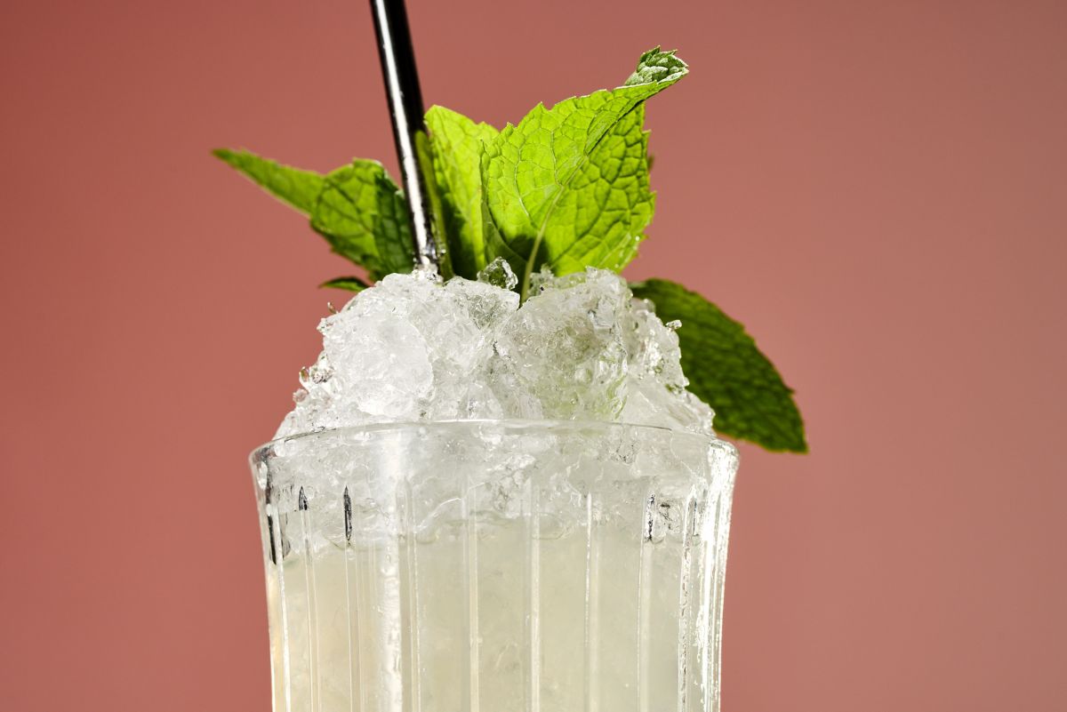 A dome of crushed ice will make your Mojito the real deal 