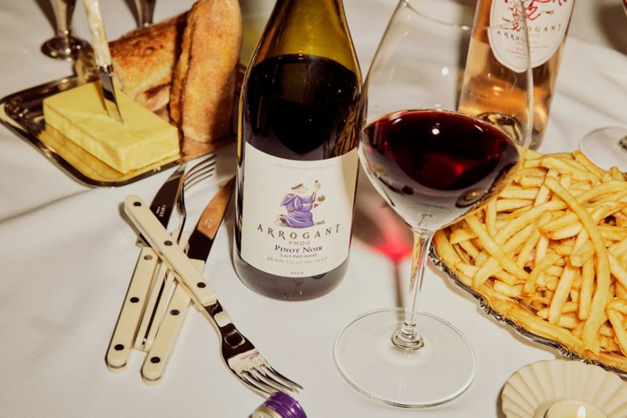 Arrognat Frog Pinot Noir wine with French fries, bread and butter