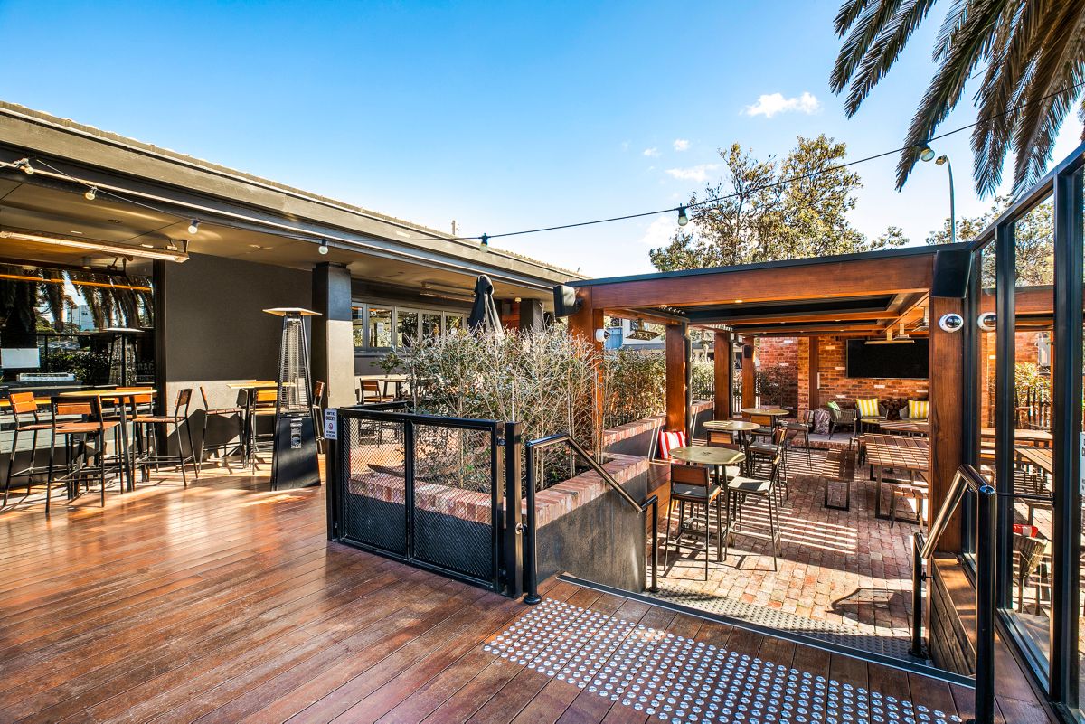 The Cheeky Squire Best Pub in Frankston, Melbourne (+ Drinks & Food to