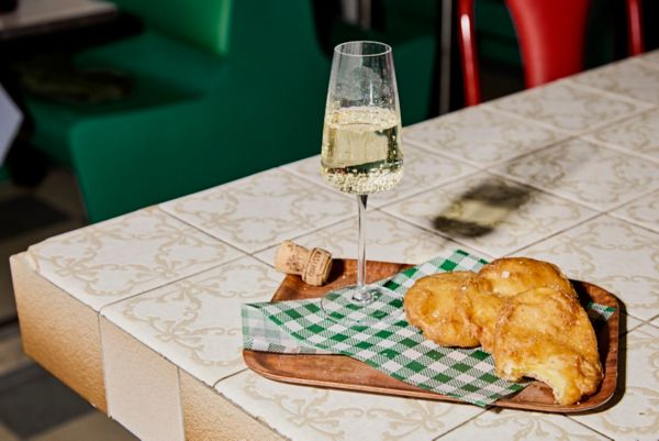  How high-low can you go? We pair some of Australia’s classic snacks with their best drink matches. 
