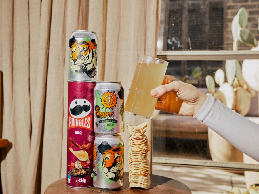 Barbecue flavoured Pringles paired with ginger beer