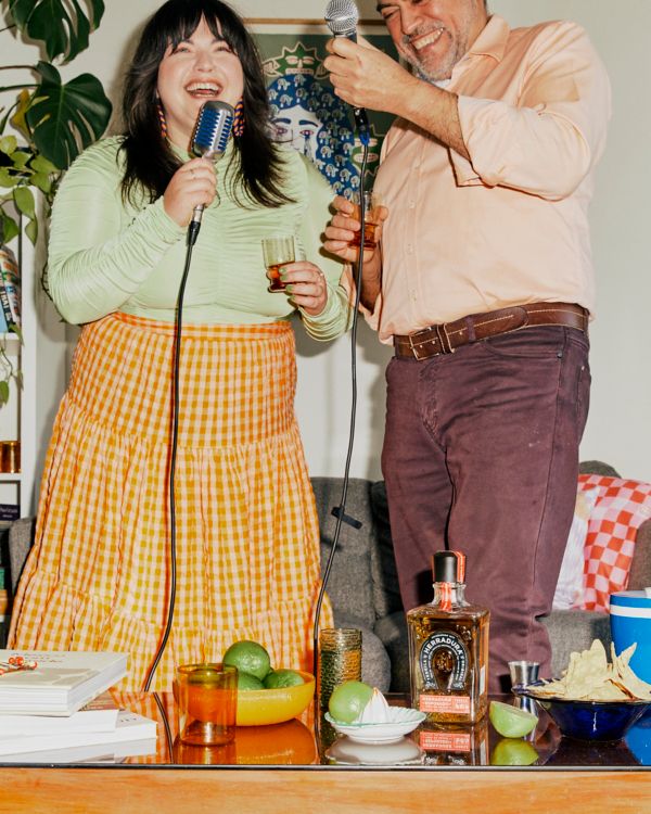 Lara and Pedro singing karaoke 