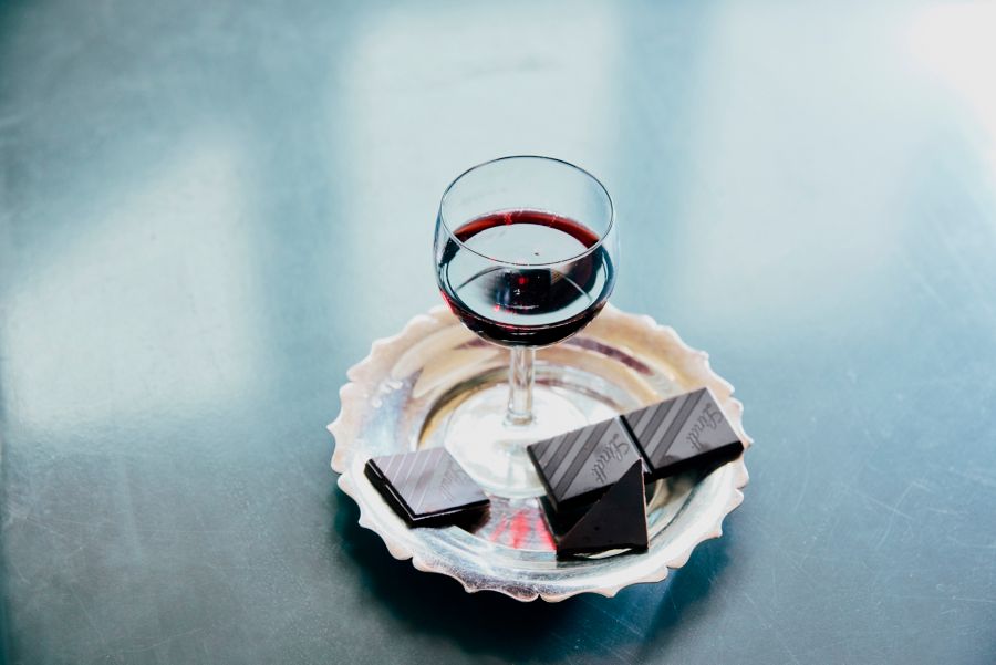 A fortified wine with dark chocolate