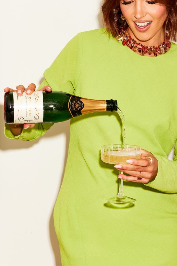 Olivia Molly Rogers pouring a glass of Oddbird Blanc de Blanc sparkling wine