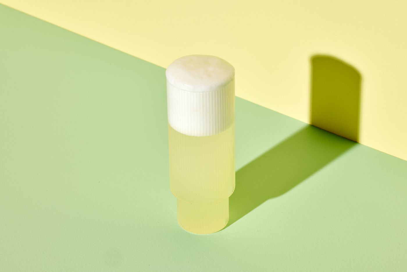 Best Classic Gin Fizz Cocktail Recipe (Easy Sweet & Sour Drink) Dan's