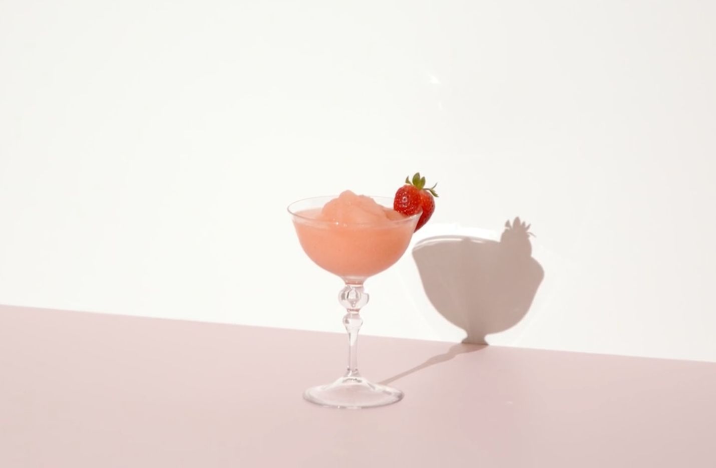 Frosé Cocktail Recipe | How to Make Strawberry Frosé - Dan’s Daily ...
