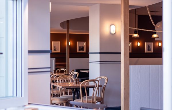  With standout gin cocktails, tasty wood-fired pizzas, a family friendly outdoor space and live music on weekends, The Patch has upped the ante at this laid-back country club. 
