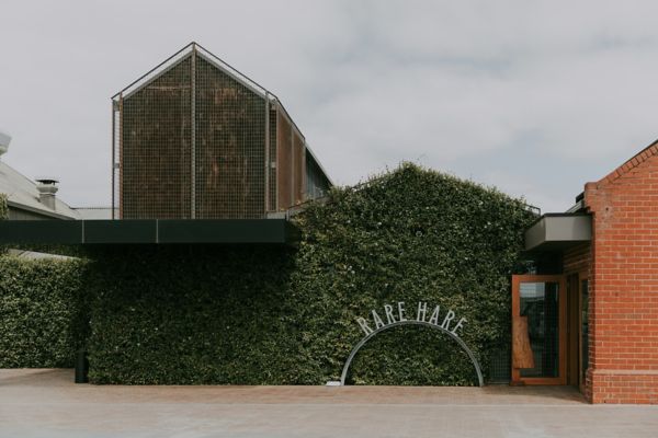  Jackalope Hotel’s casual bar-bistro is a handsome, light-filled good time based around a central wood-fired oven, Willow Creek Vineyard wines and scene-setting views over the vines. 
