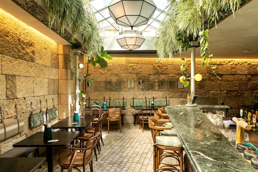 image of table & chair 