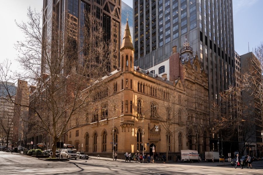 Ambience at reine & la rue