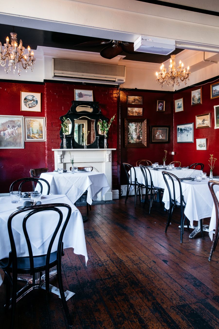 Beautifull interior of The Old Fitzory Hotel