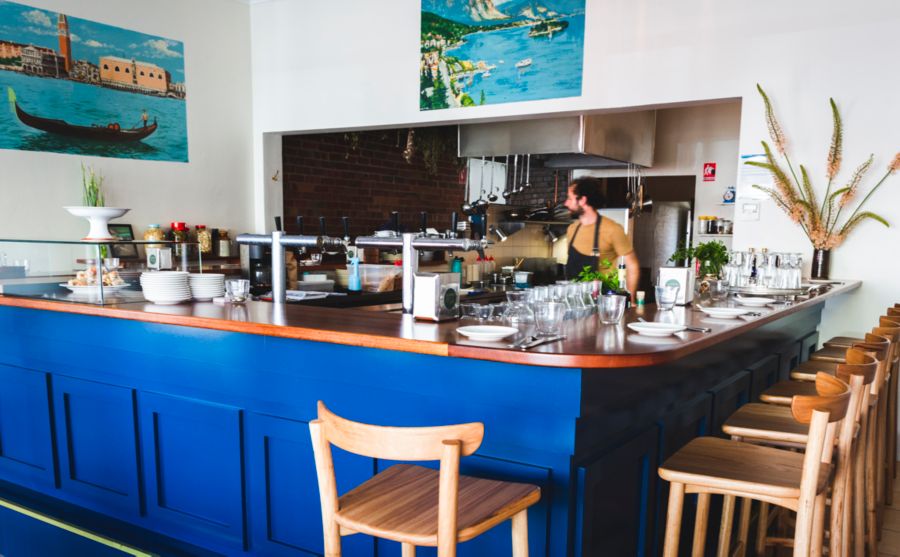 Image of bar counter at La-Pinta