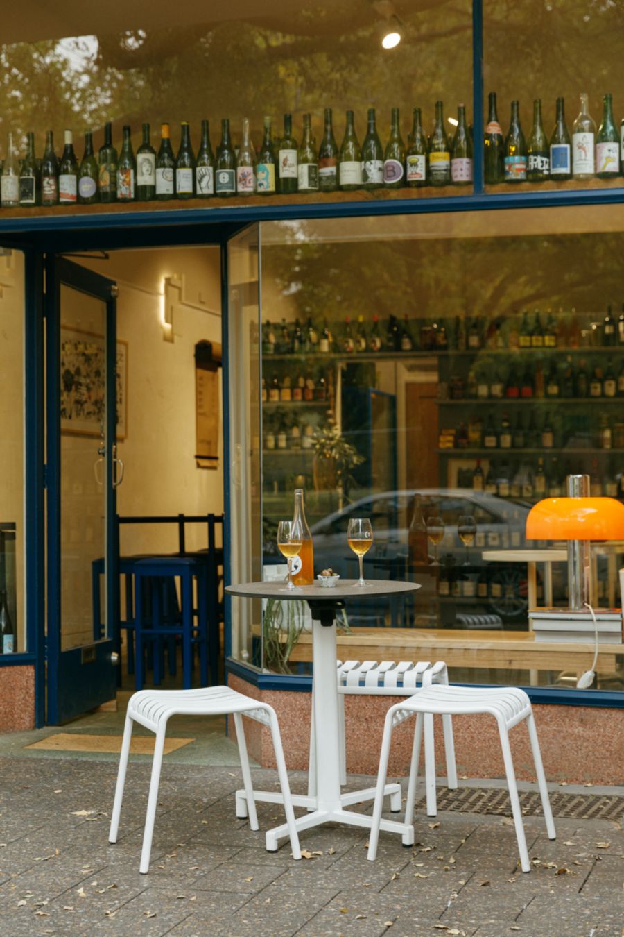 Loc Bottle Bar Sitting