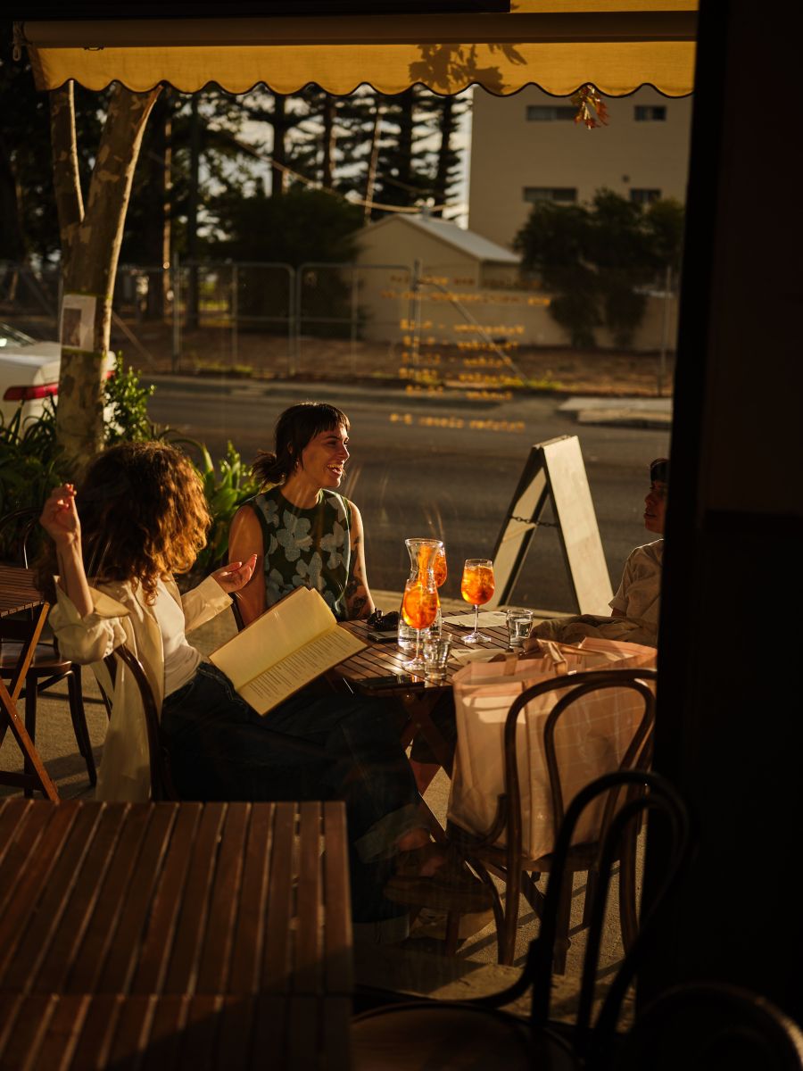 Image of the indoor seating at the Madalenas