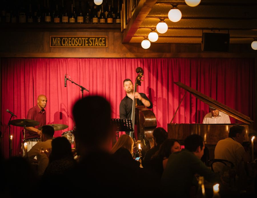 LIve jazz at Restaurant Hubert 