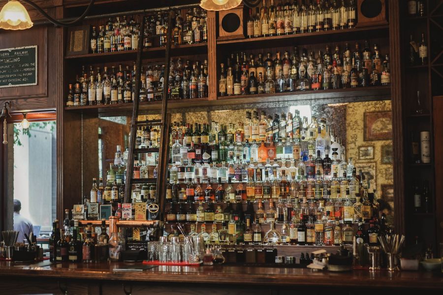 The Gresham bar and restaurant ambiance