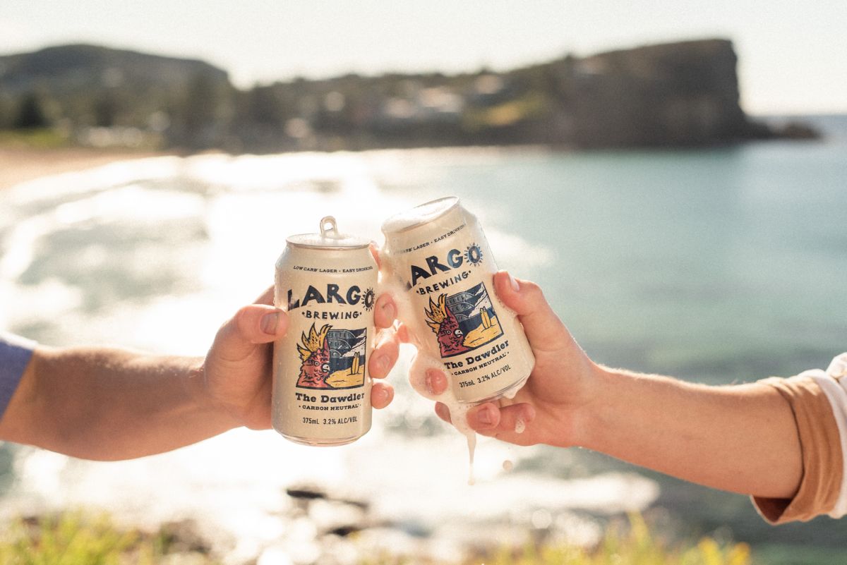 Two hands holding cans of LARGO The Dawdler beer