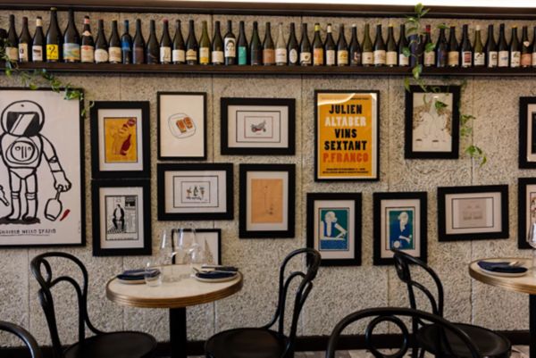  A steadfast spot for excellent drinks and top-flight food in gorgeous surrounds. 
