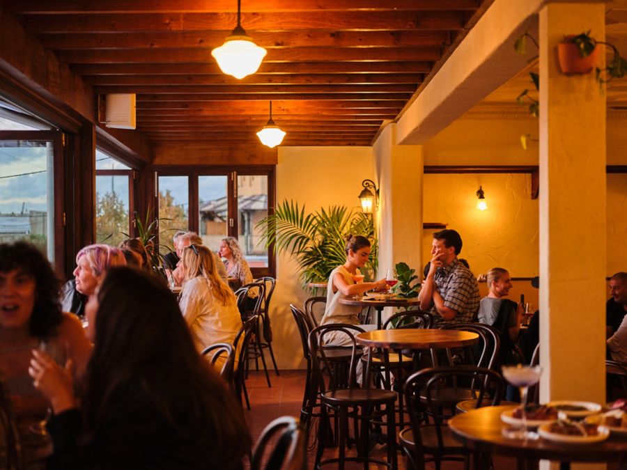 Madalenas, Perth indoor seating