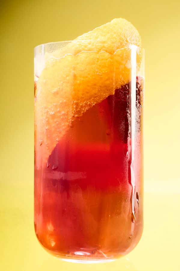The Tinto de Verano cocktail in a tall glass