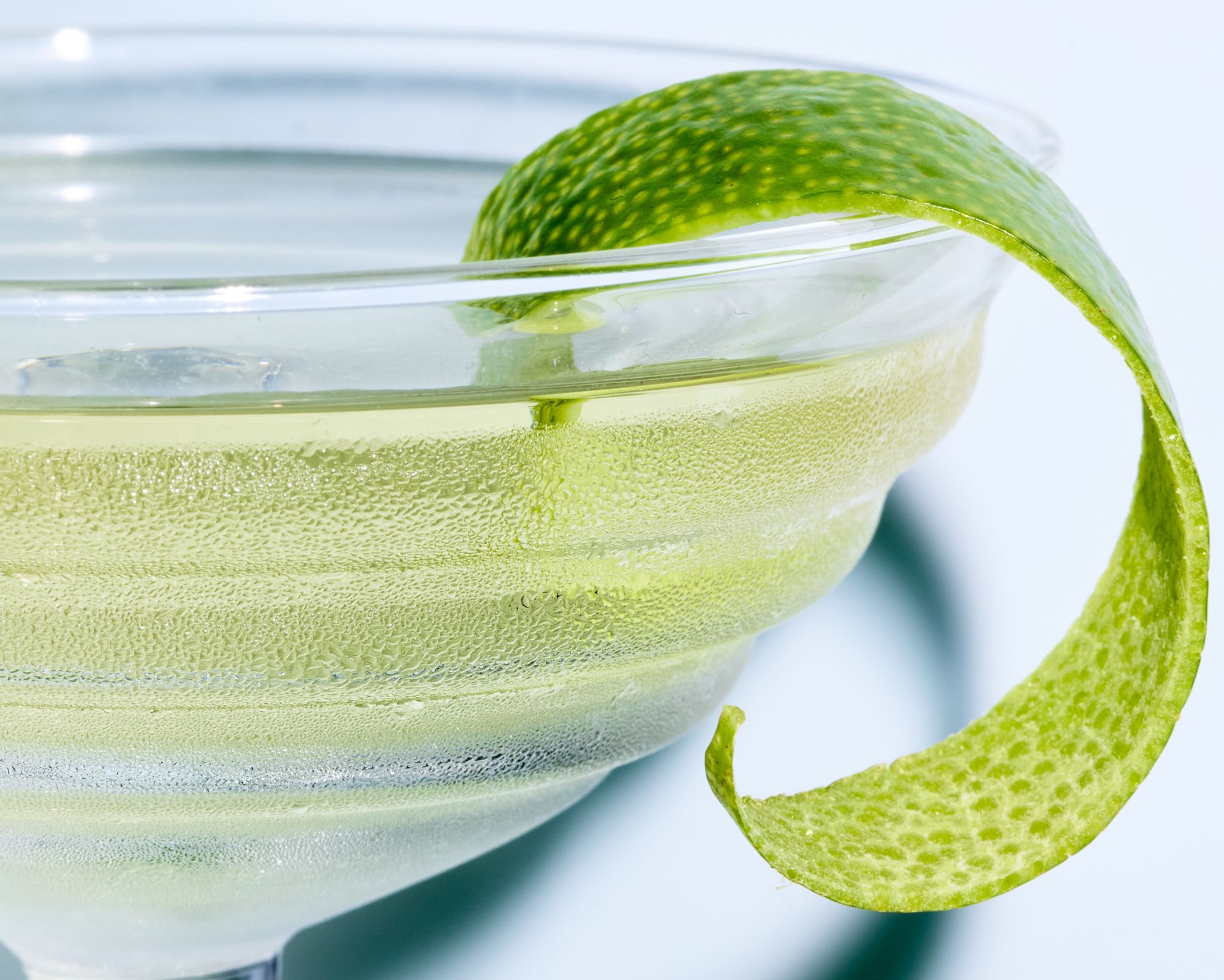 A Complete Guide to Elderflower Liqueur (History, How is it Made