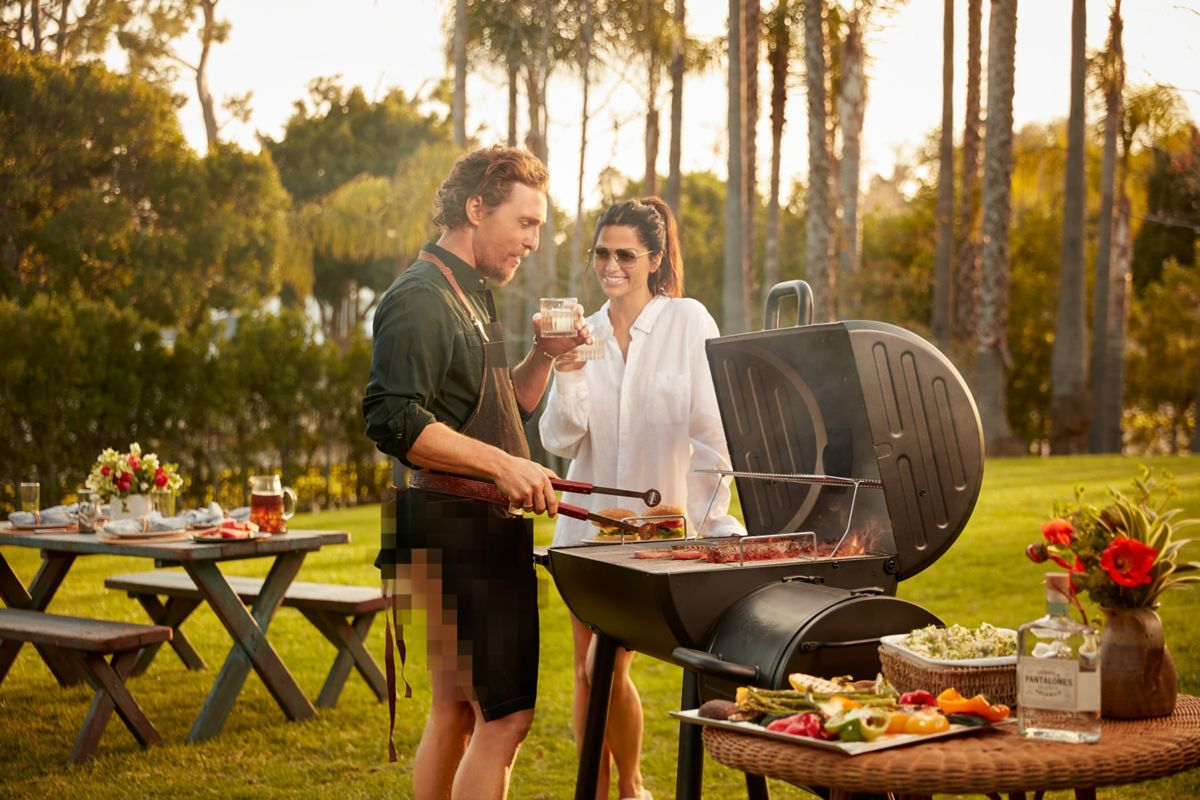 Matthew and Camila McConnaughey enjoying Pantalones Tequila
