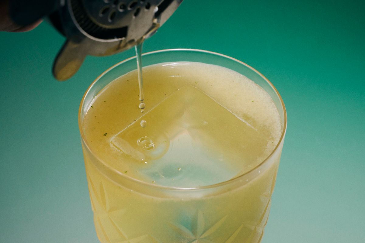 The Bourbon Smash is a refreshing cocktail with lemon and mint