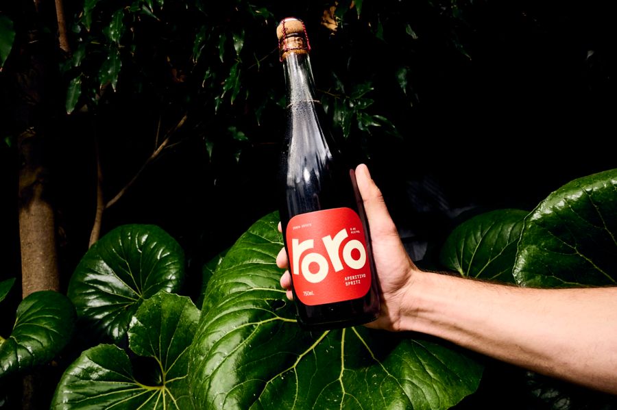 A bottle of the Zonzo Roro Apertivo Spritz