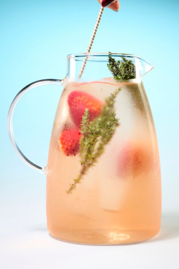 Oh-so pretty and seriously refreshing – the Rosé Spritzer has arrived