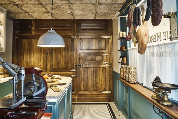  From speakeasies to barber shops that moonlight as bars, these spots in Sydney might be hard to find, but they’re well worth the effort. 
